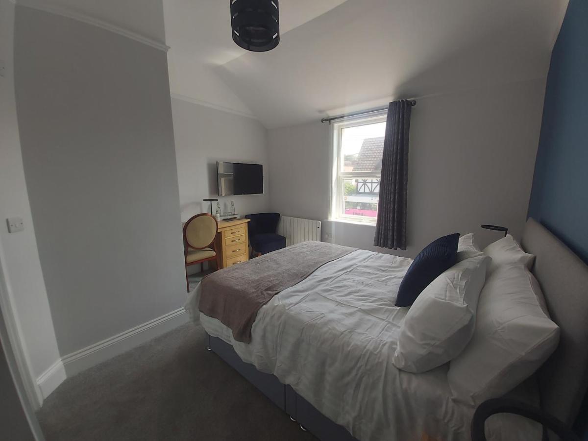 Bay House Bed & Breakfast Totland  Bagian luar foto