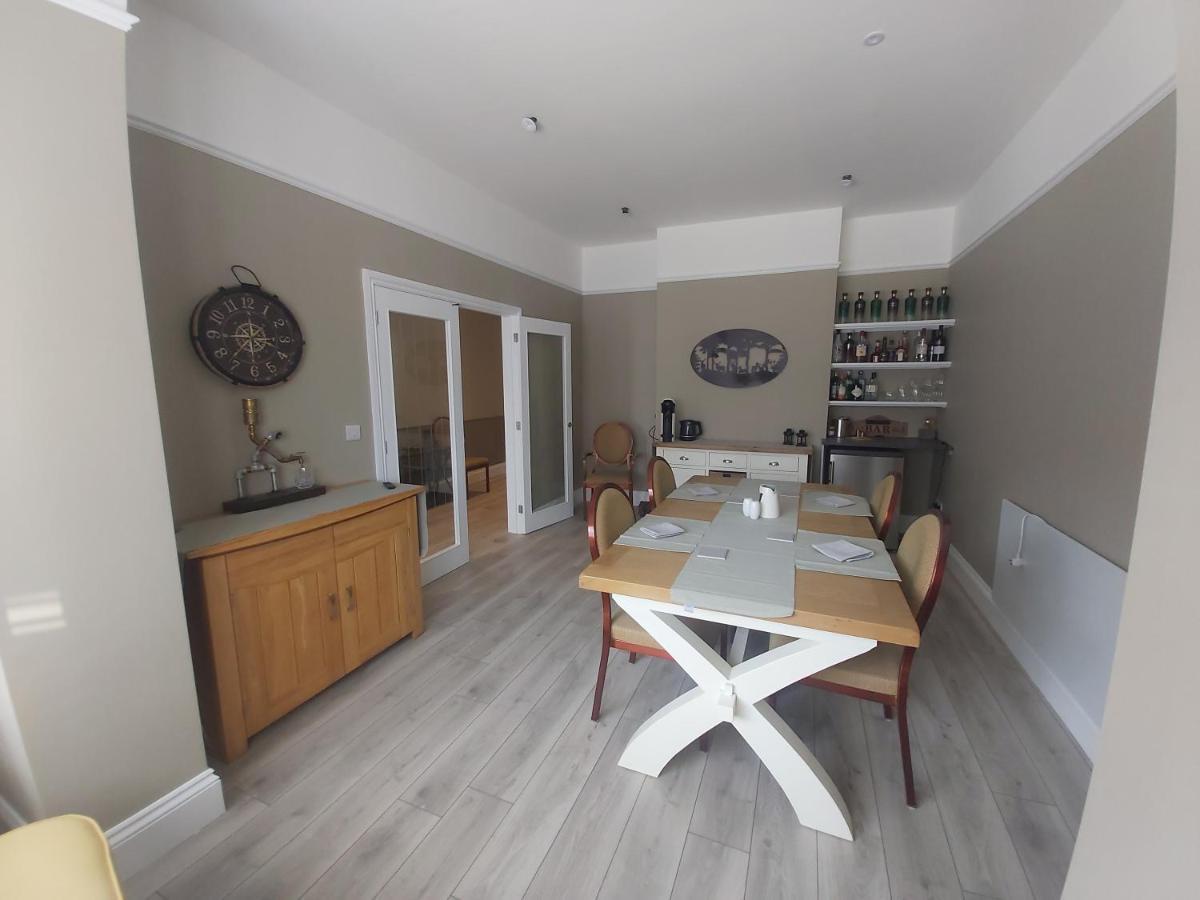Bay House Bed & Breakfast Totland  Bagian luar foto